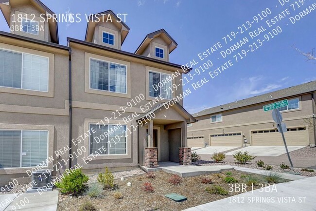 Foto del edificio - Beautiful 3 Bedroom Townhome Near I-25