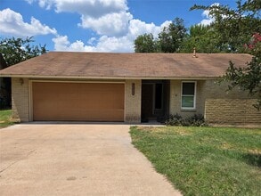 Building Photo - 6704 Clubway Ln