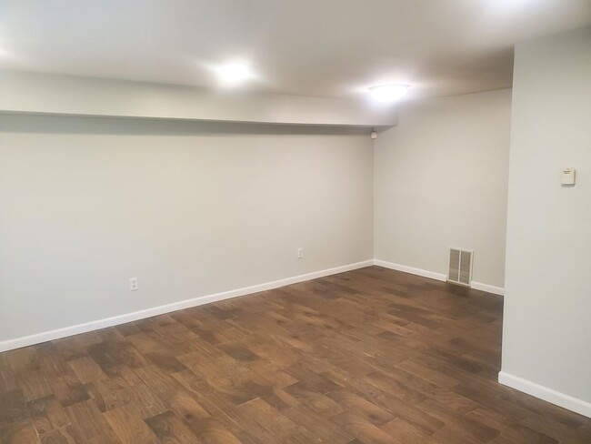 Foto del edificio - 567 Allengrove St