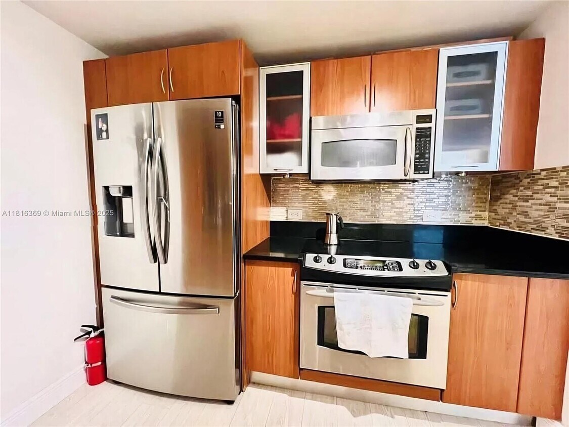 Foto principal - 2775 NE 187th St