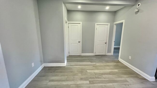 Building Photo - 26 Fairleigh Ave S