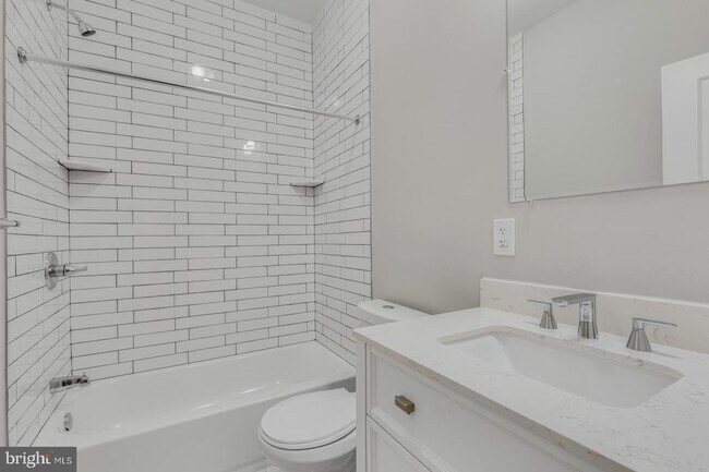 Building Photo - 410 Diamond St