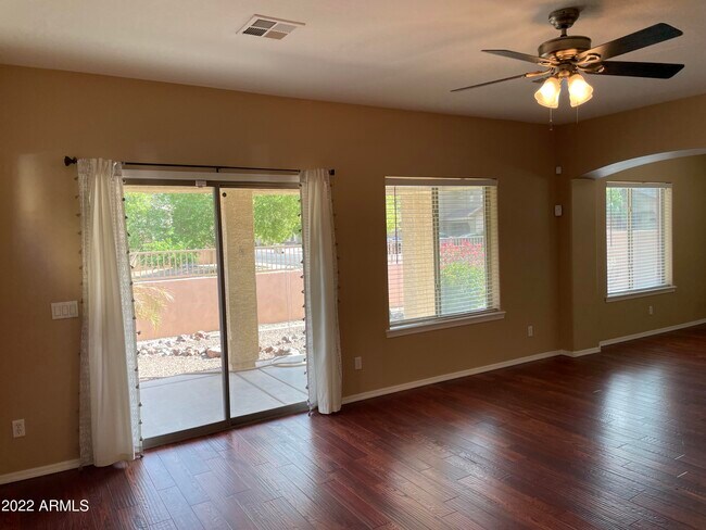 Foto del edificio - 6631 W Desert Hills Dr