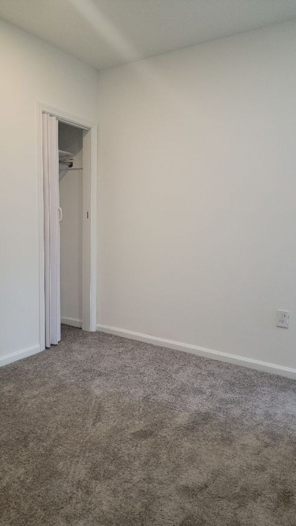 Building Photo - Don't miss out on this gem in Philadelphia!