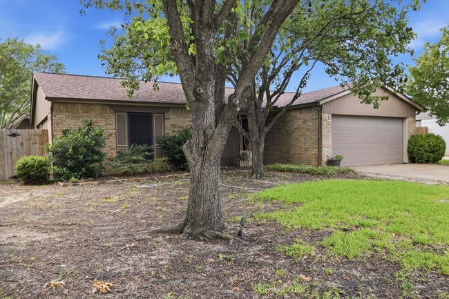 Building Photo - Charming 3 Bedroom Home near Schools and Rec Center