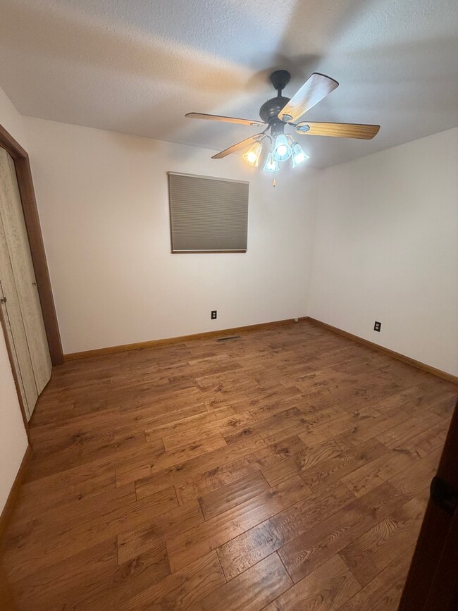 Building Photo - 371 Greenbrier Dr