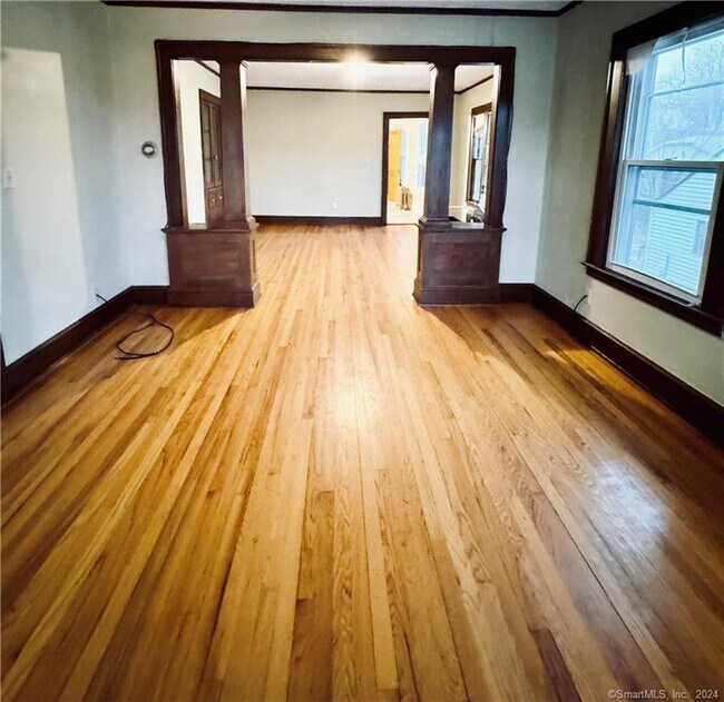 Foto del edificio - 829 W Main St