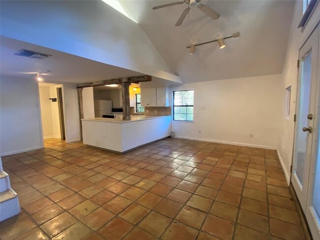 Foto del edificio - 706 E 13th 1/2 St