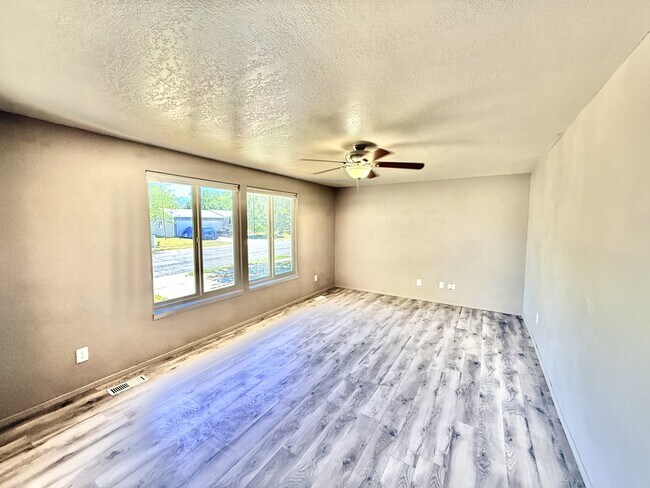Building Photo - 1247 N 700 W