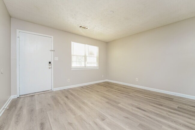 Foto del edificio - 320 Rodgers Ct SE
