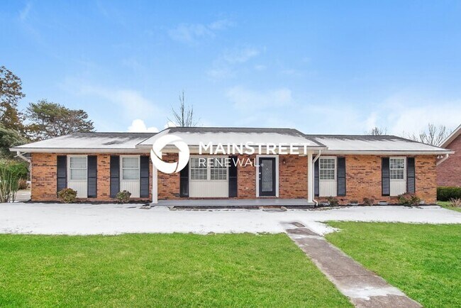 Foto del edificio - 4 Bedroom Pet-Friendly Home in SEYMOUR, TN with Main Street Renewal