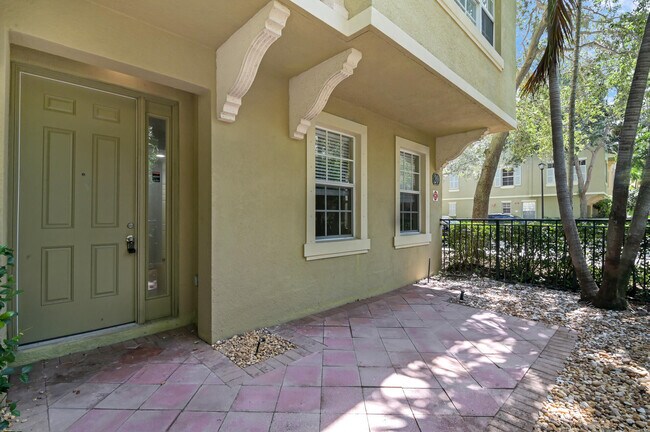 Building Photo - 2700 Ravella Way
