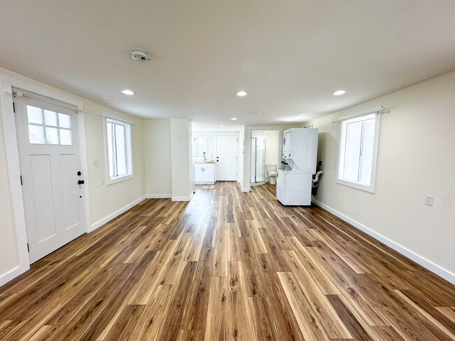 Foto del edificio - 6071 N Shady Side Dr