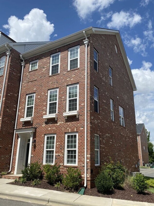 Primary Photo - Beautiful Brick 3 Story, 3 Bedroom Townhom...