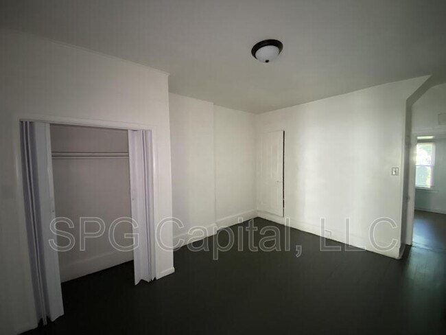 Foto del edificio - 839 E Market St