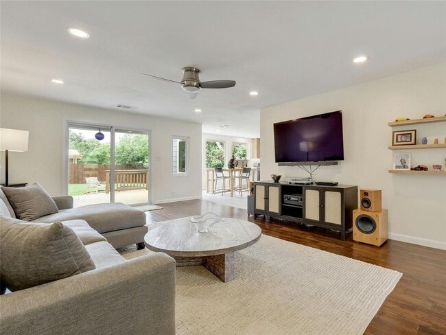 Building Photo - 3013 Rogge Ln