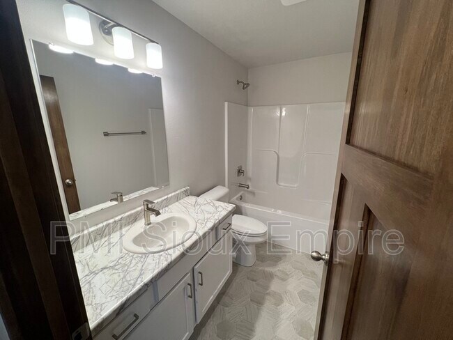 Foto del edificio - 5510 E Lebridge St