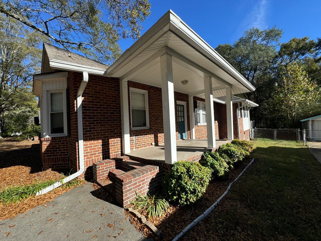 Foto principal - Nice Brick 3/2 House in Riverside $1,395