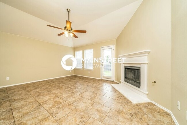 Building Photo - 3 Bedroom Pet-Friendly Home in Arlington, TX with Main Street Renewal