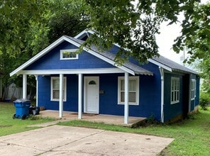 Building Photo - 324 S Benjamin St