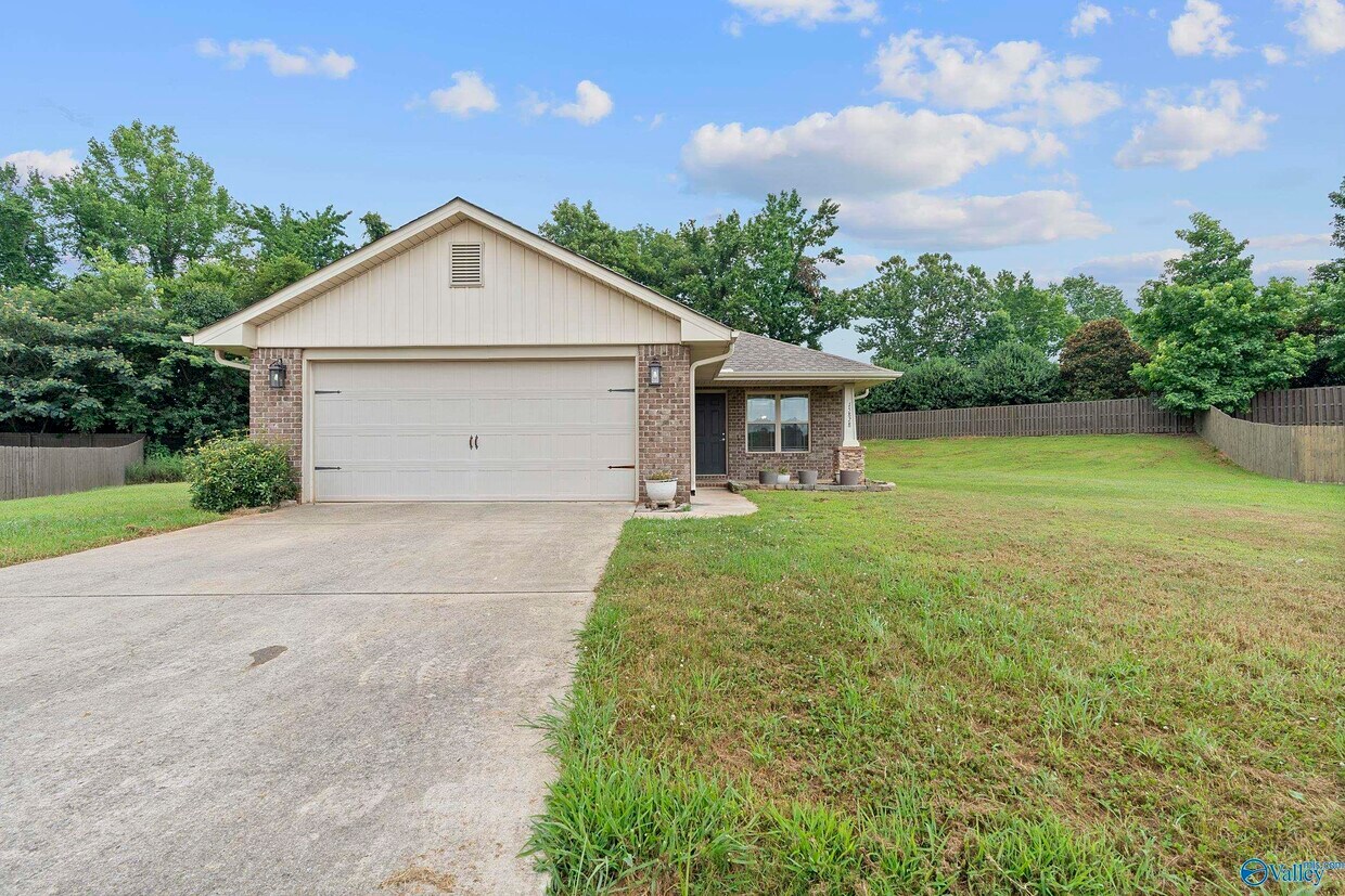 Primary Photo - 15828 Coach House Ct NW