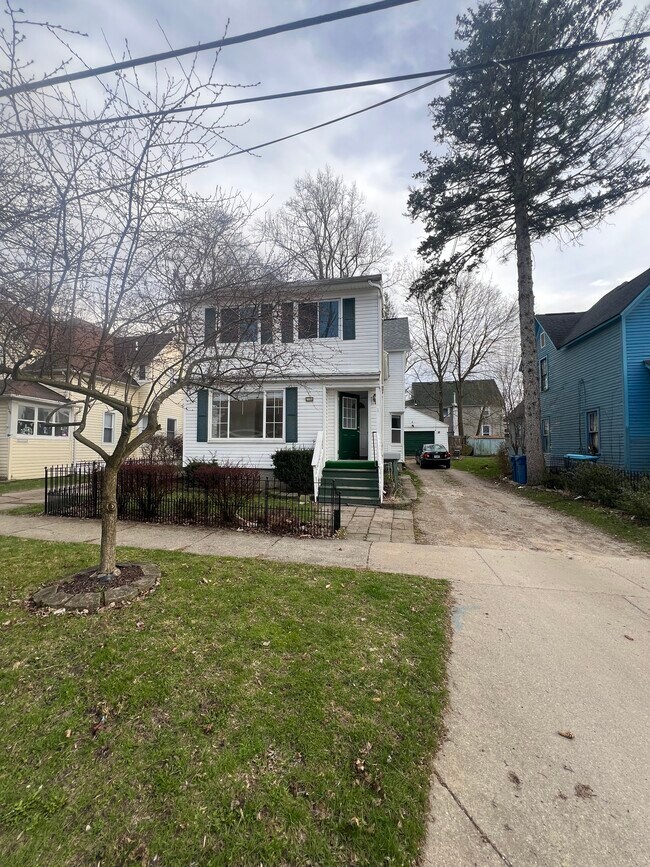 Foto del edificio - 132 Reed Ave