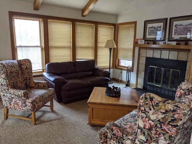 Building Photo - 6 Ferringway Cir