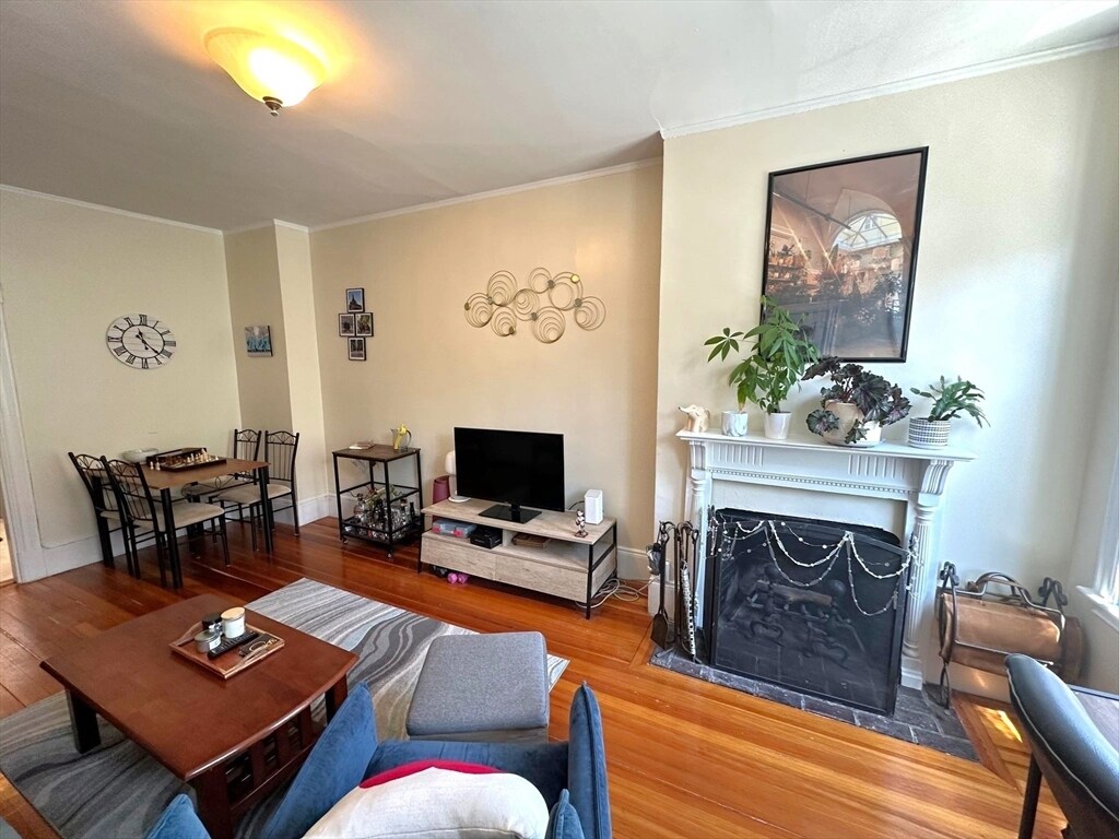 Primary Photo - 78 Charles St