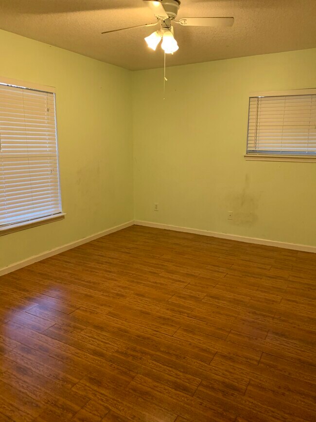 Foto del edificio - 3204 Southern Hills Cir W