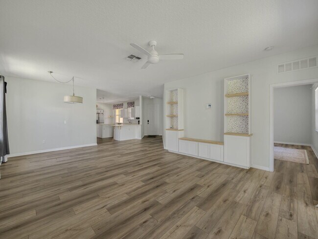 Building Photo - 11012 SW Dunhill Ct