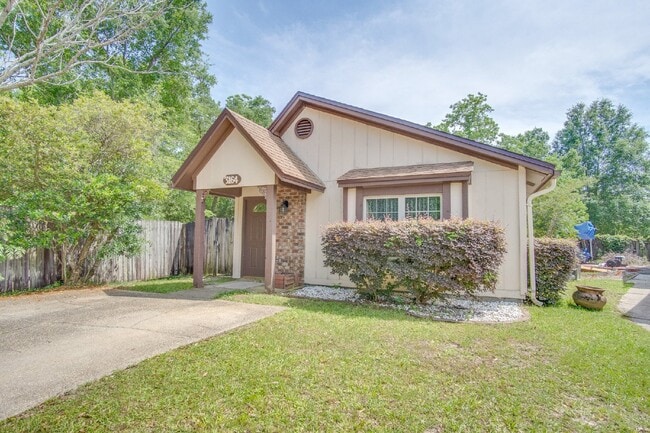Building Photo - North Pensacola 3BR/2BA Home Near UWF Featuring Vaulted Ceilings & Privacy-Fenced Backyard