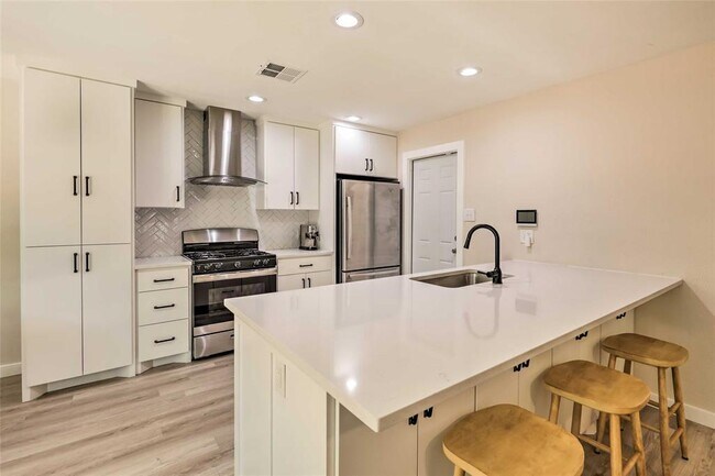 Foto del edificio - 6204 Wagon Bend