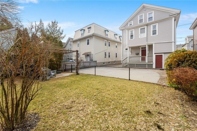 Building Photo - 130 Sutton St