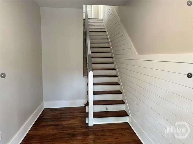 Building Photo - 221 W Duffy St