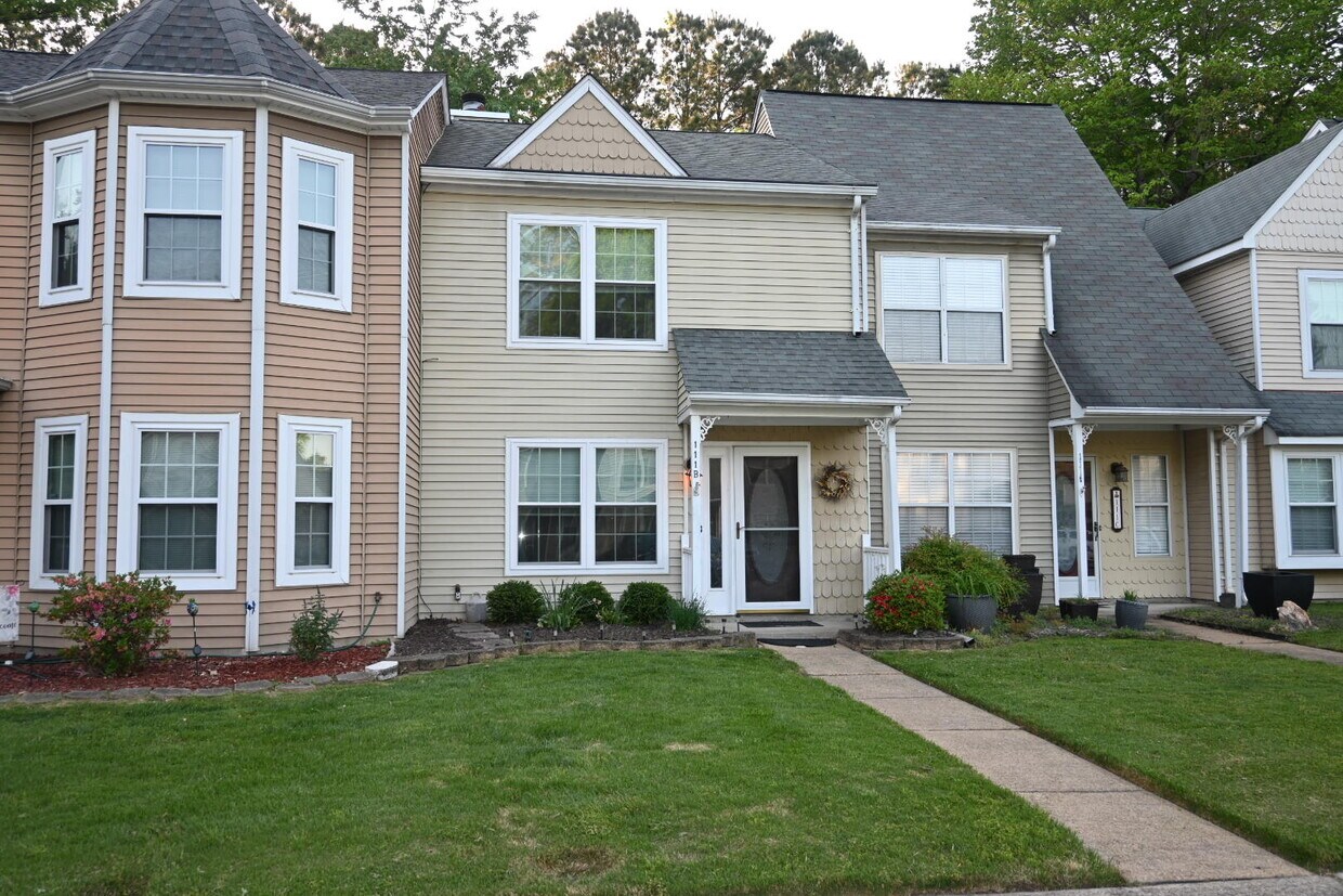 111 Heather WayUnit B, Yorktown, VA 23693 Townhome Rentals in