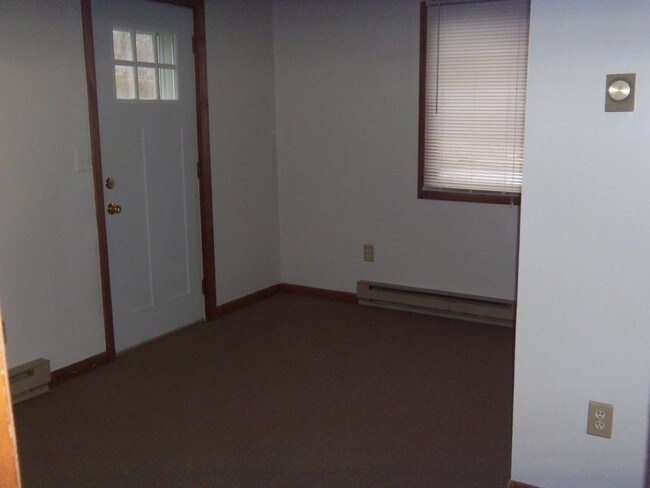 Building Photo - 163 Pequot Ave