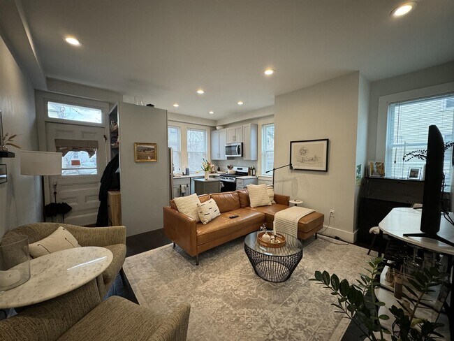 Building Photo - 77 Kinnaird St