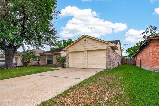 Building Photo - 16738 Quail Briar Dr