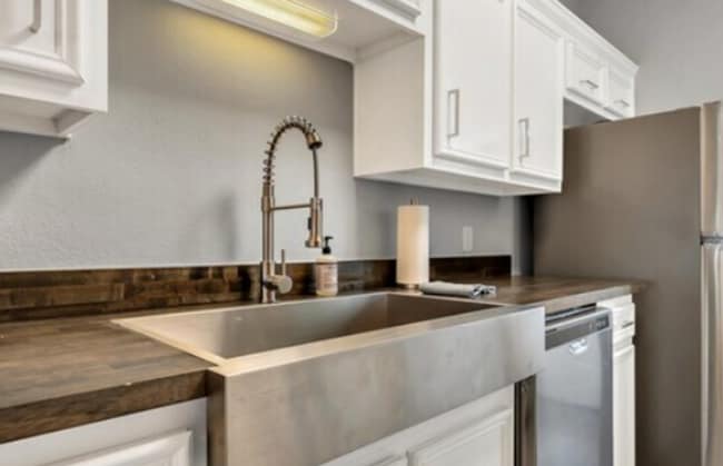 Building Photo - Partially Furnished 4 bed 4 bath near campus!