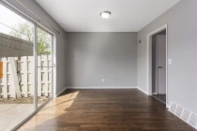 Building Photo - 423 W 87 Pl
