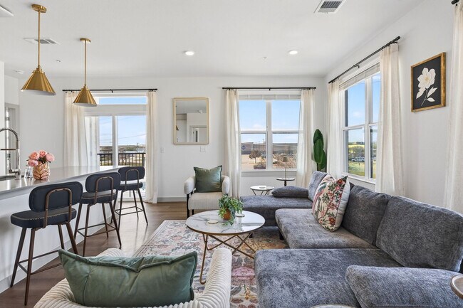 Foto del edificio - 1301 Leah Ave