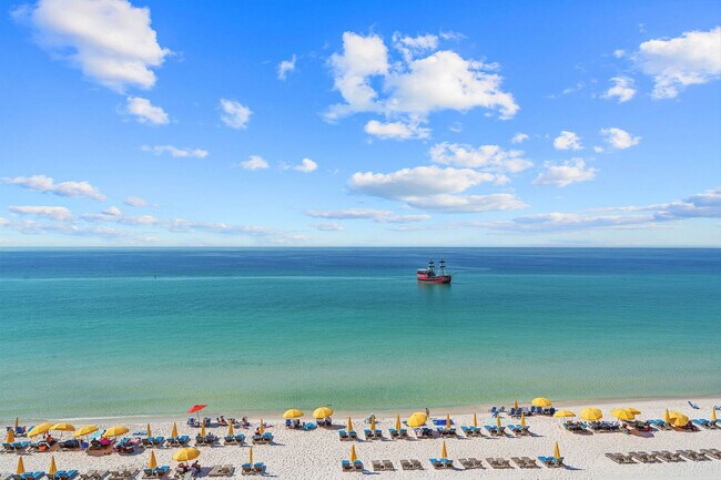 Foto del edificio - 10996 Front Beach Rd