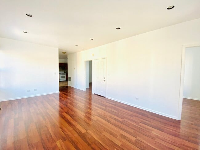 Building Photo - 2647 W 35th St