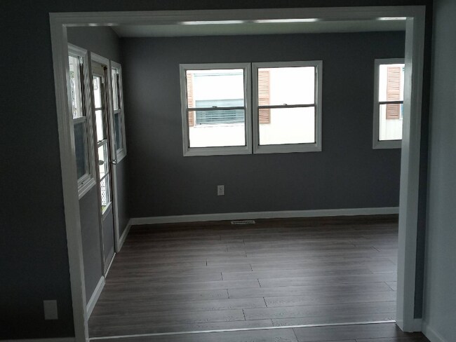 Foto del edificio - 1280 Lakeview Rd