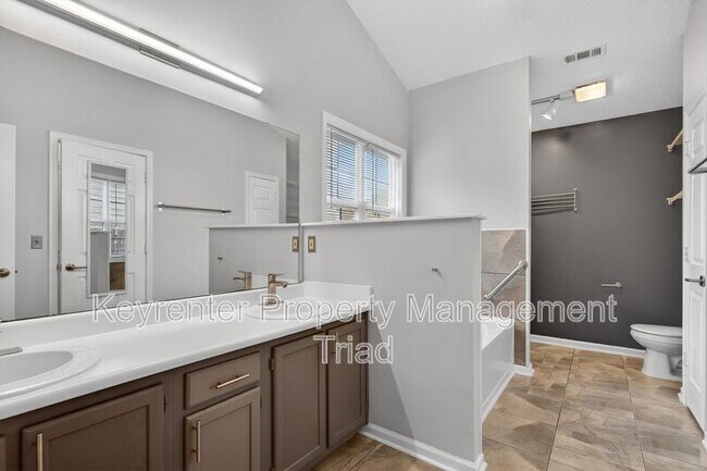 Foto del edificio - 10 Manor Ridge Ct