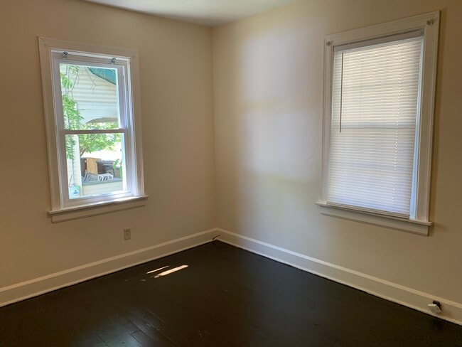 Foto del edificio - 1924 Maple Ave NE