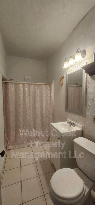 Foto del edificio - 3319 W 126th St