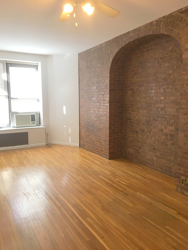 Primary Photo - 115 W 57th St