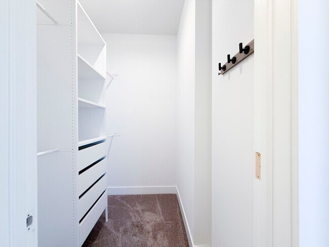 Foto del edificio - 1732 N Alley 1750 E
