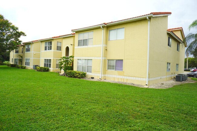 Building Photo - 12620 Vista Isles Dr